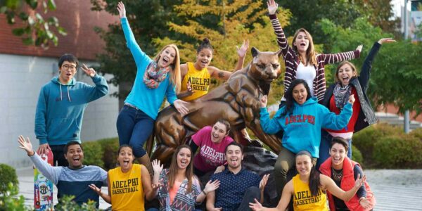 Cac-chuong-trinh-dao-tao-noi-bat-tai-Adelphi-University