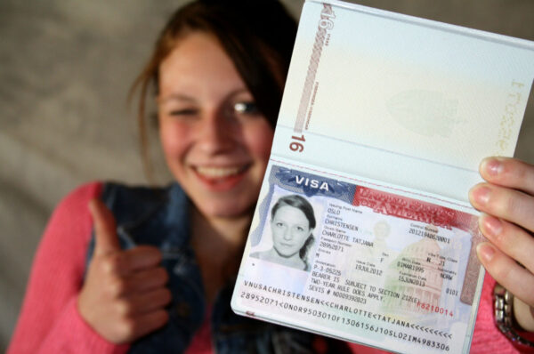Co-3-loai-visa-du-hoc-My-pho-bien-nhat-gom-Visa-F-1-Visa-M-1-va-Visa-J-1